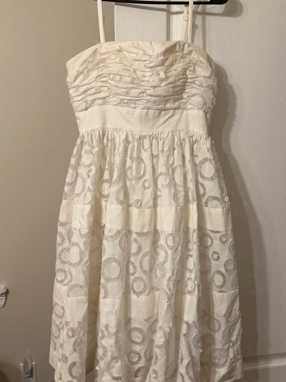 Jessica Simpson dress w/zipper back and adjustable straps. Size 6.